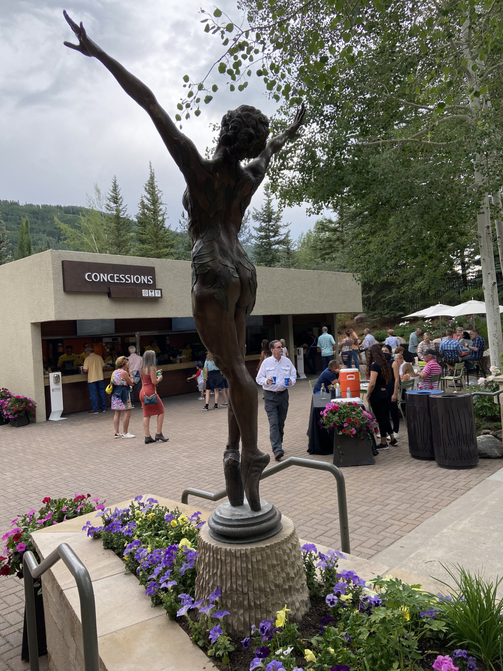 2021/07(July)/Steve-Stan-visit/1024x768_2021-07-08-Colorado-04-Lindsey-Sterling-at-Vail-Amphitheater.jpg