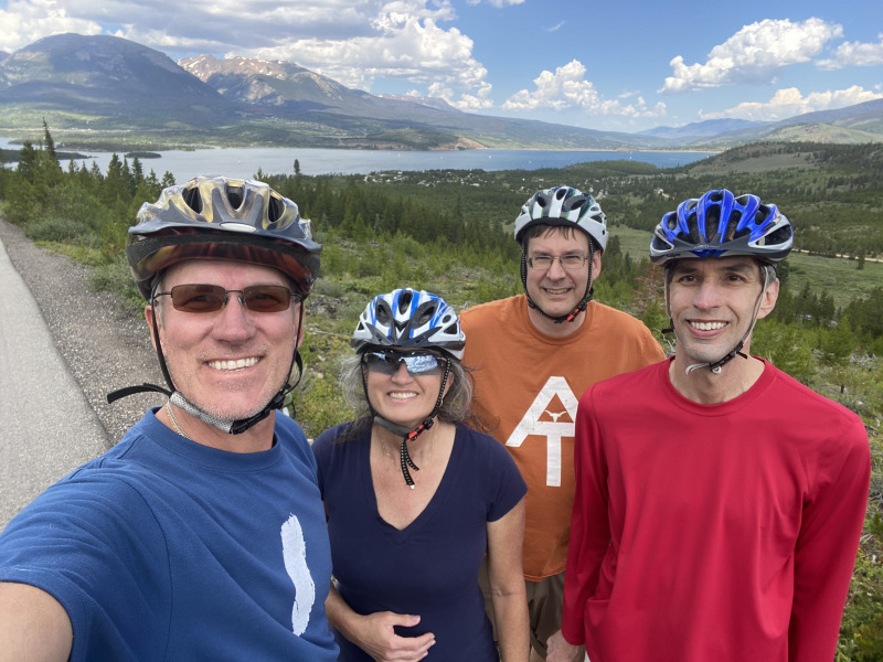 2021/07(July)/Steve-Stan-visit/800x600_2021-07-04-Colorado-07-Travis-Suzi-Steve-Stan.jpg