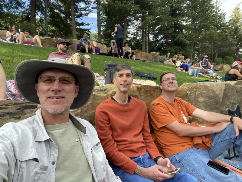 2021/07(July)/Steve-Stan-visit/800x600_2021-07-08-Colorado-05-Lindsey-Sterling-at-Vail-Amphitheater-Travis-Stan-Steve.jpg