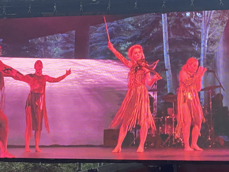 2021/07(July)/Steve-Stan-visit/800x600_2021-07-08-Colorado-12-Lindsey-Sterling-at-Vail-Amphitheater.jpg