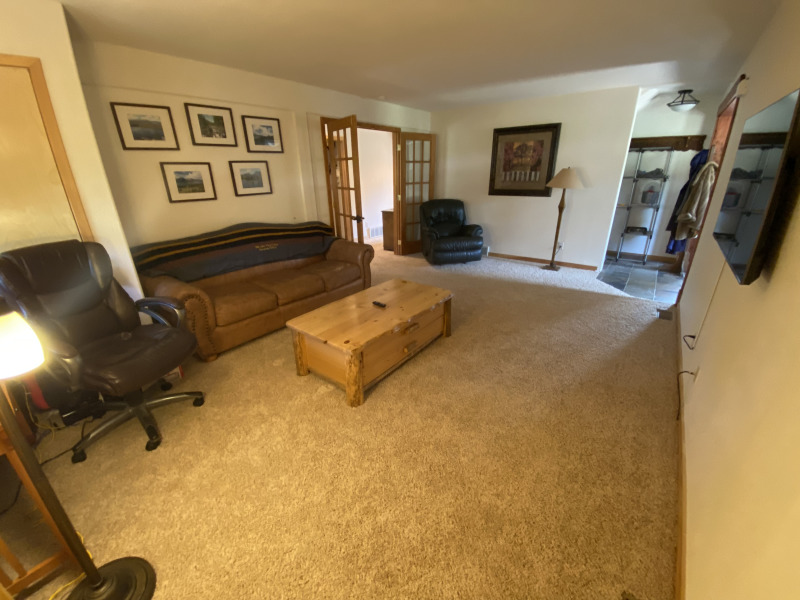 2021-08-11-588-LakeView-Circle-West-19-Downstairs-LivingRoom.jpg