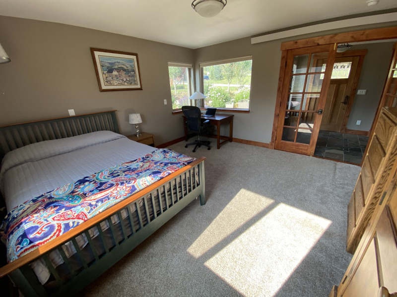 2021-08-11-588-LakeView-Circle-West-23-Downstairs-FrenchDoor-Bedroom.jpg