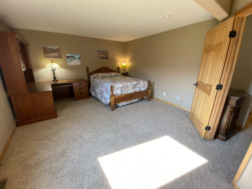 2021-08-11-588-LakeView-Circle-West-10-Grand-Canyon-Bedroom.jpg
