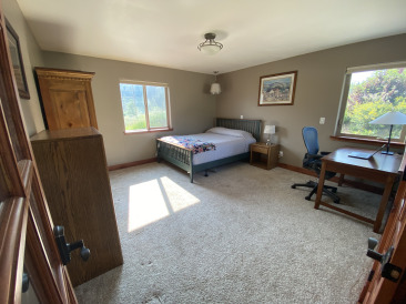 2021-08-11-588-LakeView-Circle-West-21-Downstairs-FrenchDoor-Bedroom.jpg