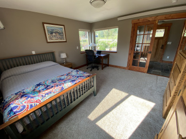2021-08-11-588-LakeView-Circle-West-23-Downstairs-FrenchDoor-Bedroom.jpg