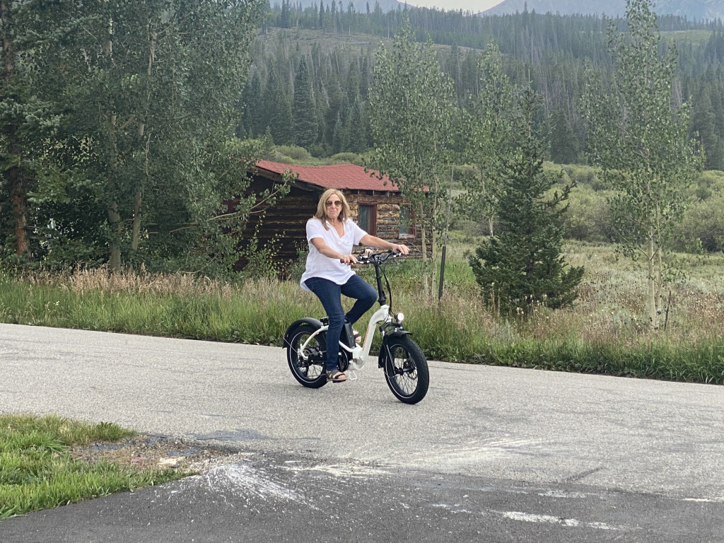 2021-08-17-Colorado-06-Travis-assembled-this-bike-for-neighbor.jpg