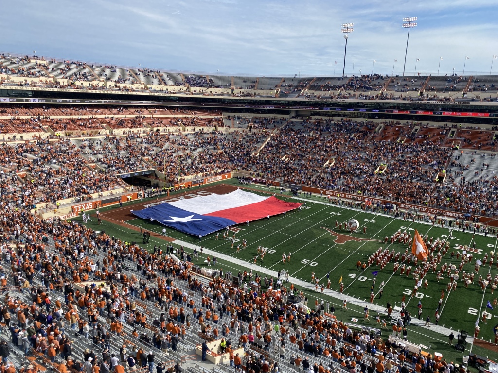 2021/09(September)/UT-Football/1024x768_2021-11-26-UT-Football-03.JPG