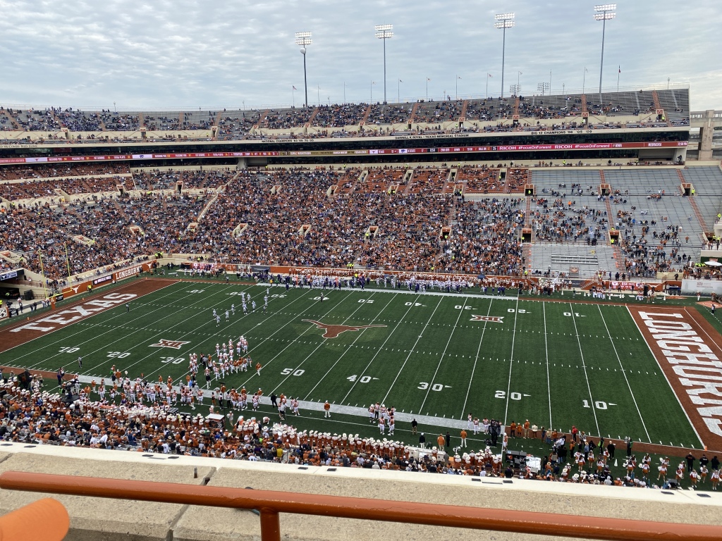 2021/09(September)/UT-Football/1024x768_2021-11-26-UT-Football-05.JPG