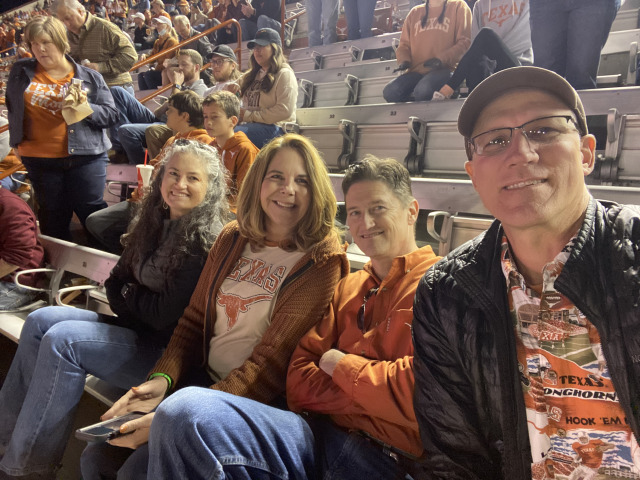 2021-11-13-UT-Football-06-Suzi-Vava-Bill-Travis.jpg