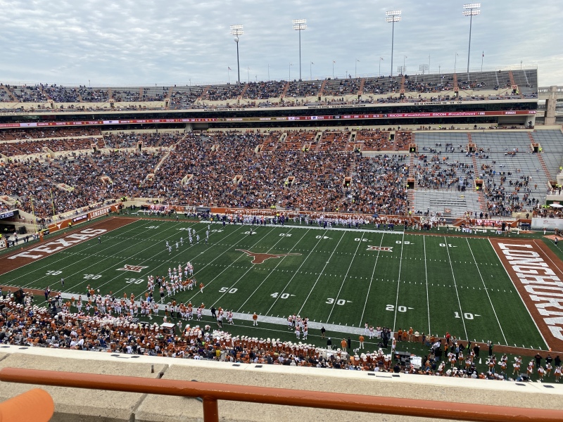 2021/09(September)/UT-Football/800x600_2021-11-26-UT-Football-05.JPG