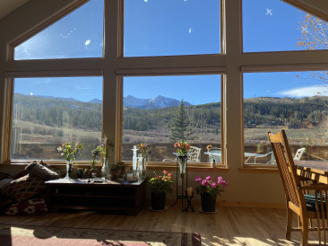 2021-10-30-Colorado-4-LivingRoom.jpg