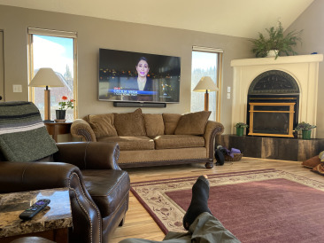 2021-10-30-Colorado-5-Living-Room-Sunday-Socks.jpg