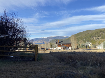 2021-10-30-Colorado-8-back-yard.jpg