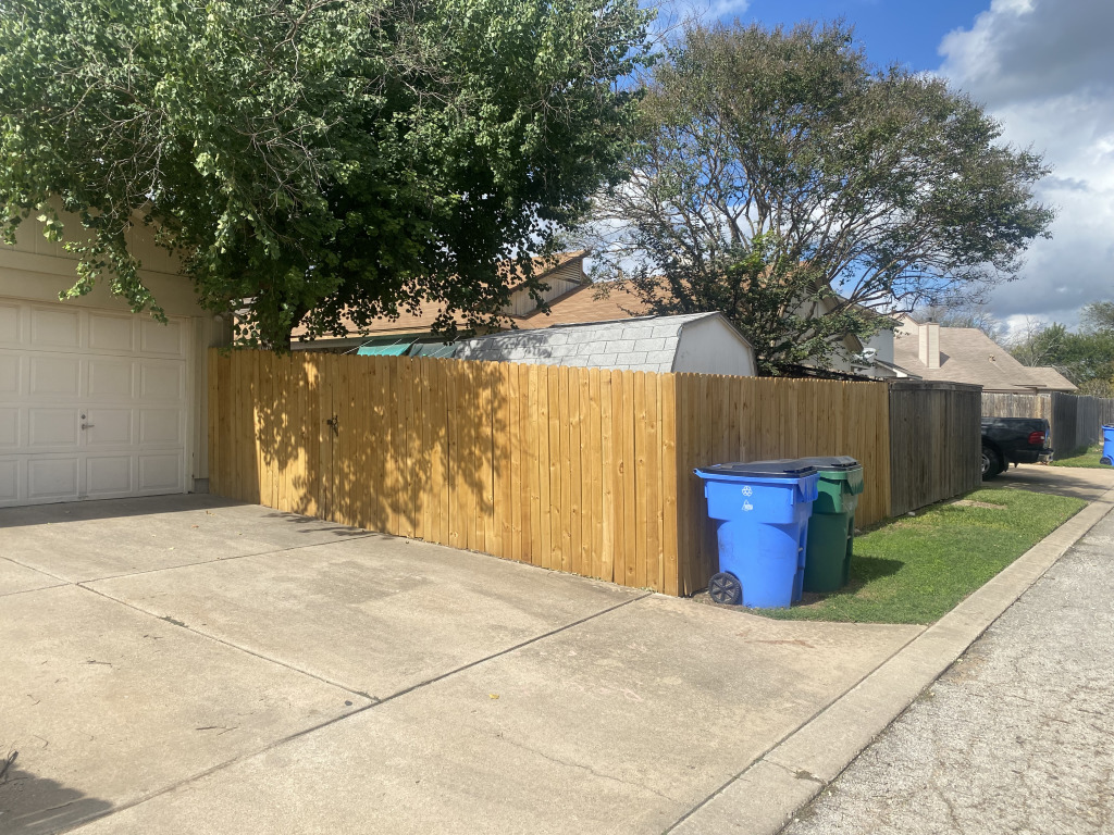 2021-11-02-Disraeli-Rental-House-Fence-Roof-pictures-03.jpg