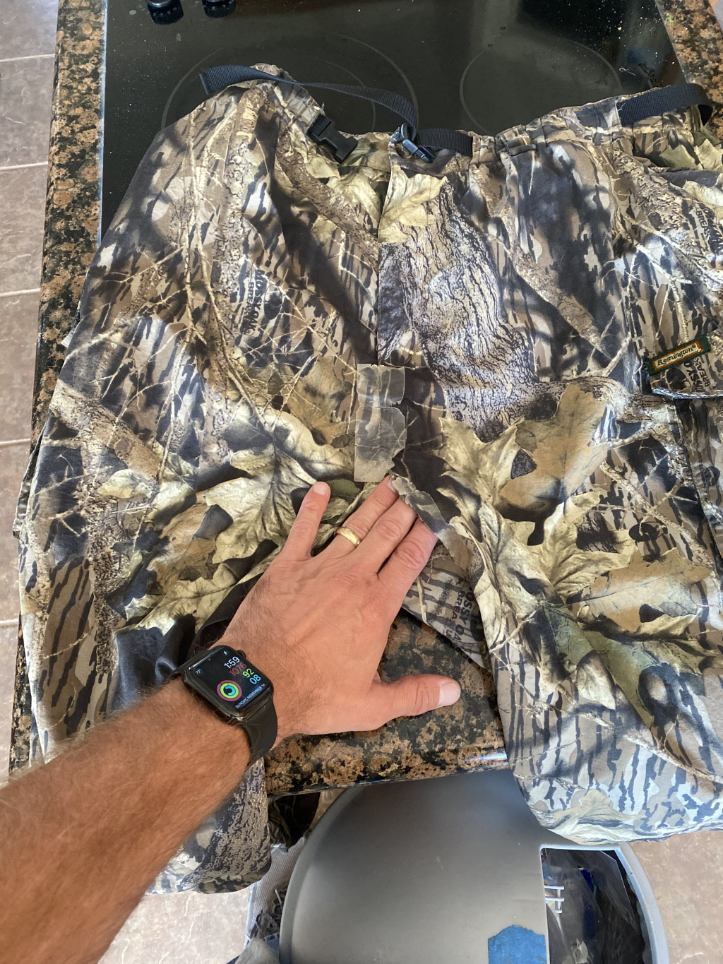 2021/11(November)/Pheasant-Hunting-SD/1024x768_2021-11-14-South-Dakota-Hunting-3-Shea-fixed-chaps-pants.jpg