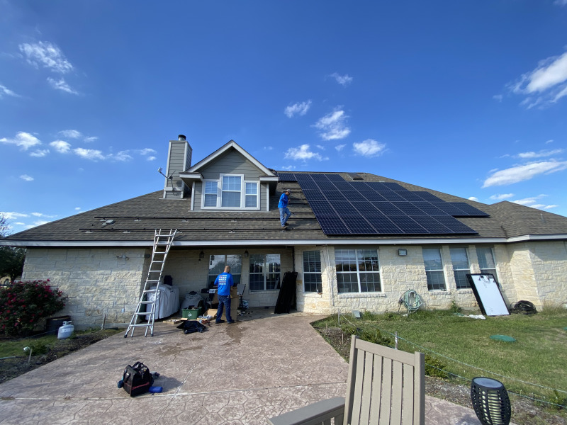 2021/11(November)/Solar-Panels-MicroInverter-Replacements/800x600_2021-11-08-SunPower-Freedom-Solar-replacing-20-micro-inverters.jpg