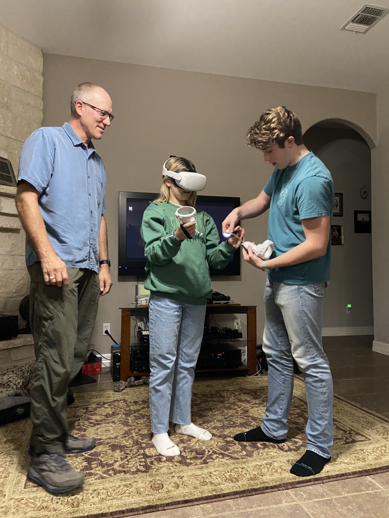 2021/11(November)/Thanksgiving/800x600_2021-11-25-Thanksgiving-5-Travis-Sydney-VR-Ian.JPG