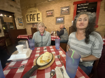 2021-11-22-Thanksgiving-3-Janeen-Suzi.jpg