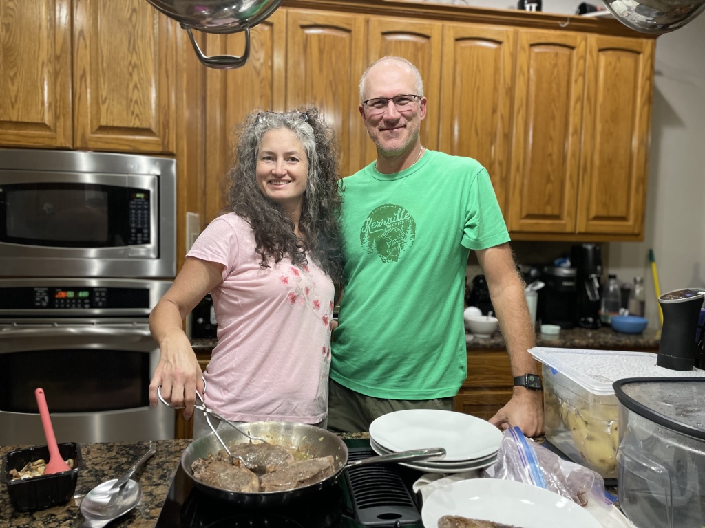 2021/12(December)/Ben-Kavita-Bike-Steaks/1024x768_2021-12-04-Bikes-and-Steaks-04-Suzi-Travis.JPEG