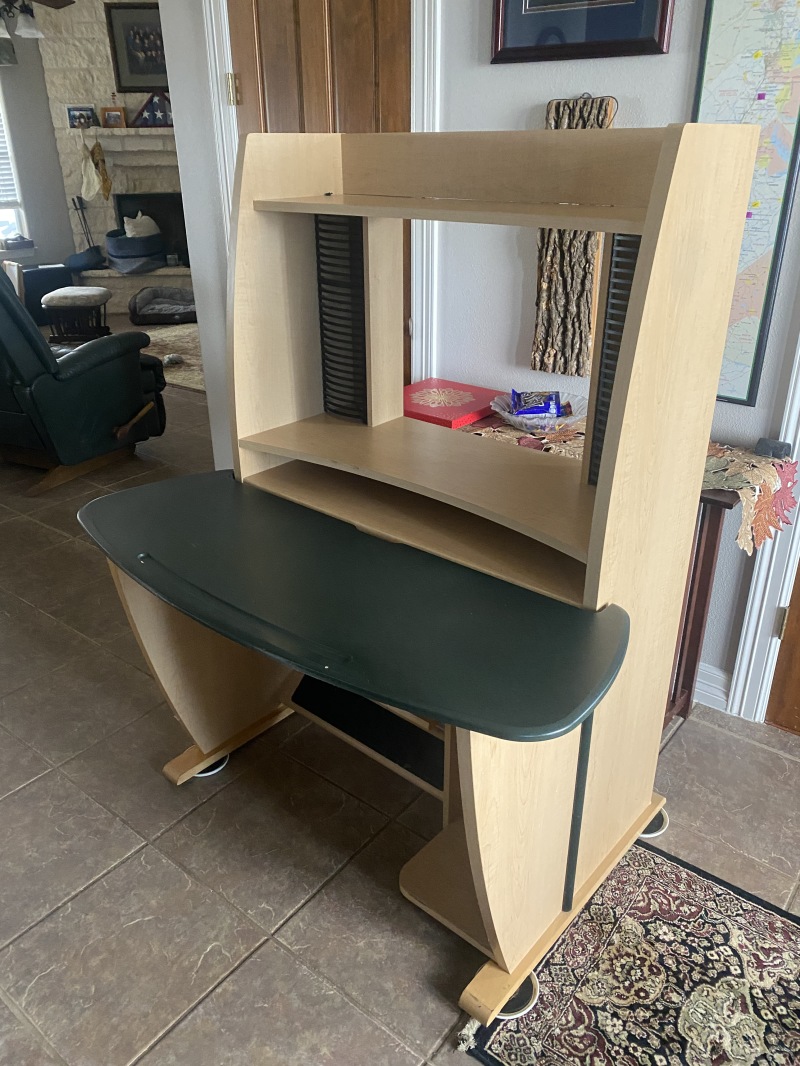 2021-12-06-Computer-Desk-free-01.JPG
