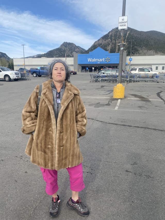 2021-05-30-Breckenridge-move-2-Suzi-Real-Fur-coat-People-of-Walmart-GOOD.jpg