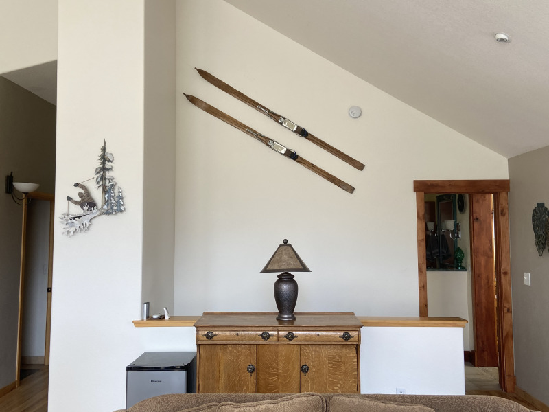 2021-07-20-Move-2-ski-Decorations-from-Mussatos-GOOD.jpg