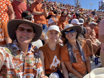 2021-10-09-UT-Football-10-Travis-Dax-Suzi-GOOD.jpg