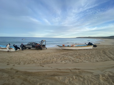 2022-01-23-Mexico-Los-Cubos-030-boat-on-sand.JPG