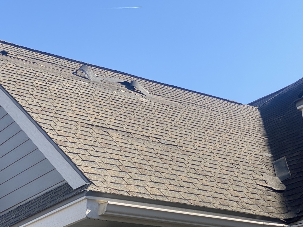 2022/01(January)/Misc/1024x768_2022-01-18-Shingles-damage-1.JPG