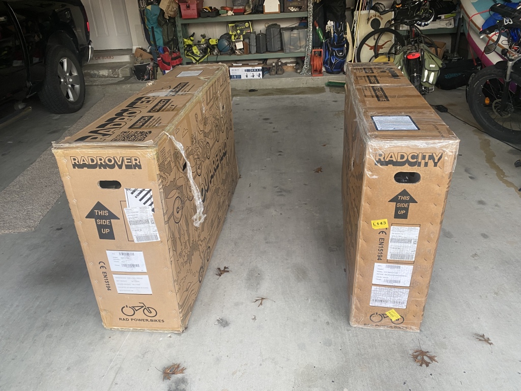 2022/01(January)/RadRover6-RadCity5/2021-12-09-RadBike-01-RadRover-RadCity-Assembly.JPG
