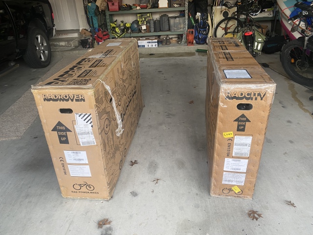2022/01(January)/RadRover6-RadCity5/2021-12-09-RadBike-01-RadRover-RadCity-Assembly.JPG