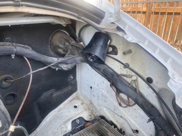 2022-09-26-Sprinter-Additional-Horn-1.JPG