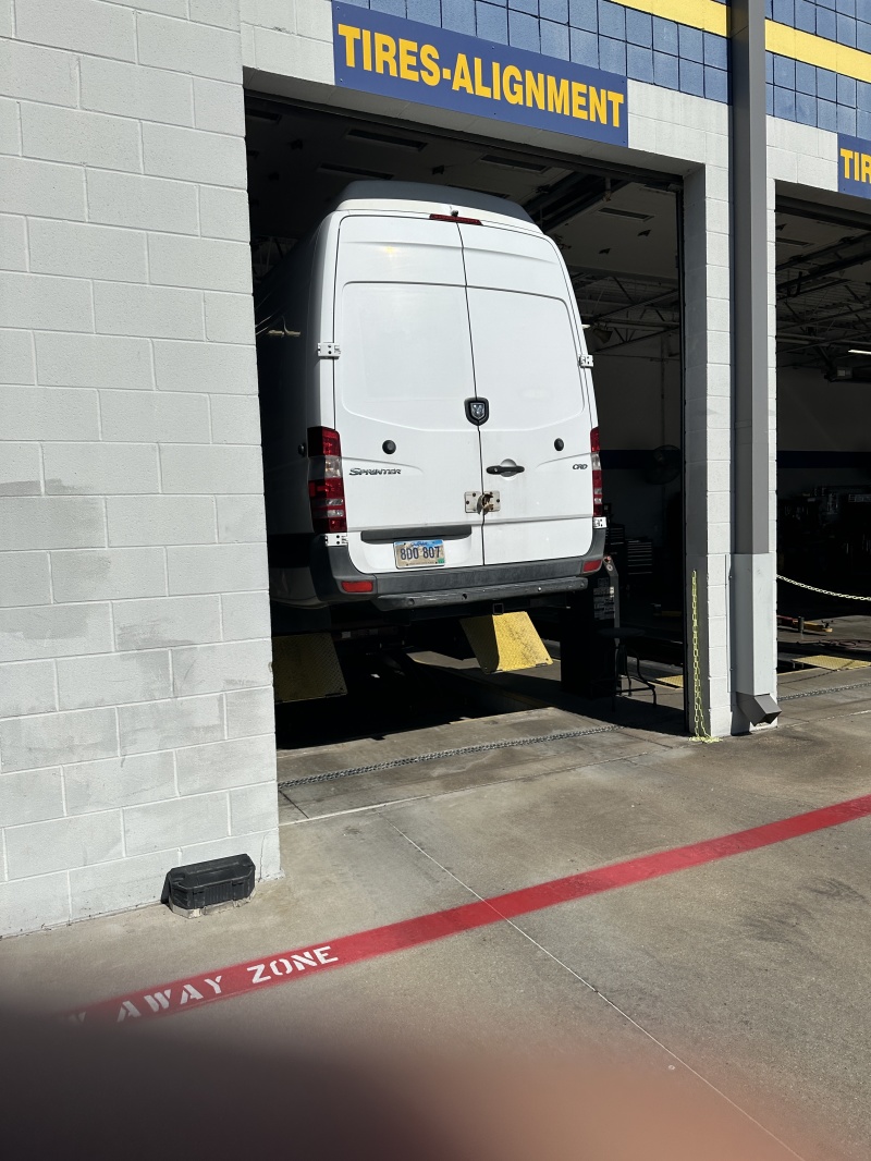 2022/01(January)/Sprinter/800x600_2022-10-21-Sprinter-Alignment-Needs-Shocks-NTB-2.JPG