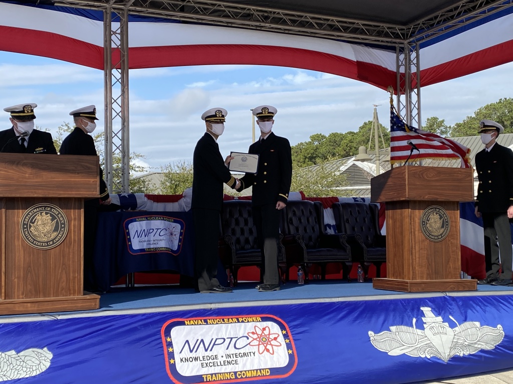 2022/02(February)/Chance-Navy-Graduation-House-Hunting/1024x768_2022-02-04-Chance-Graduation-Navy-PTC-24.JPG