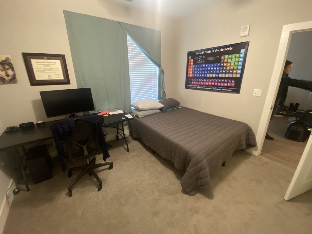 2022/02(February)/Chance-Navy-Graduation-House-Hunting/1024x768_2022-02-06-Apartment-09-Built-Bed.JPG