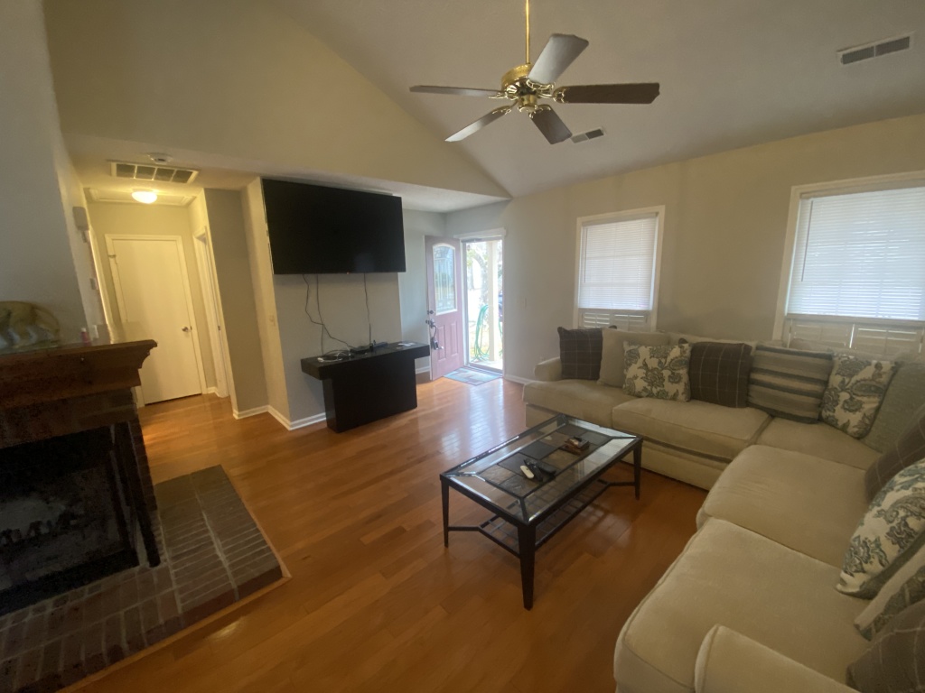2022/02(February)/Chance-Navy-Graduation-House-Hunting/1024x768_2022-02-06-House-Hunting-18.JPG