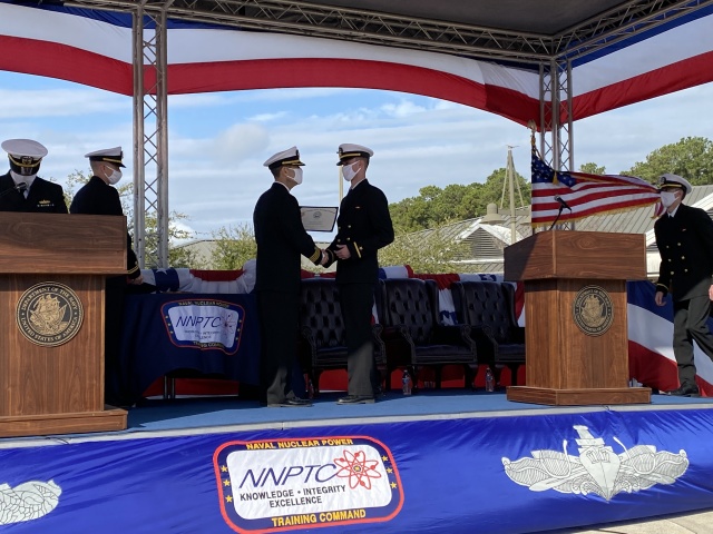 2022/02(February)/Chance-Navy-Graduation-House-Hunting/640x480_2022-02-04-Chance-Graduation-Navy-PTC-23.JPG
