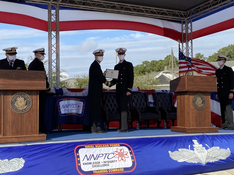 2022/02(February)/Chance-Navy-Graduation-House-Hunting/800x600_2022-02-04-Chance-Graduation-Navy-PTC-25.JPG