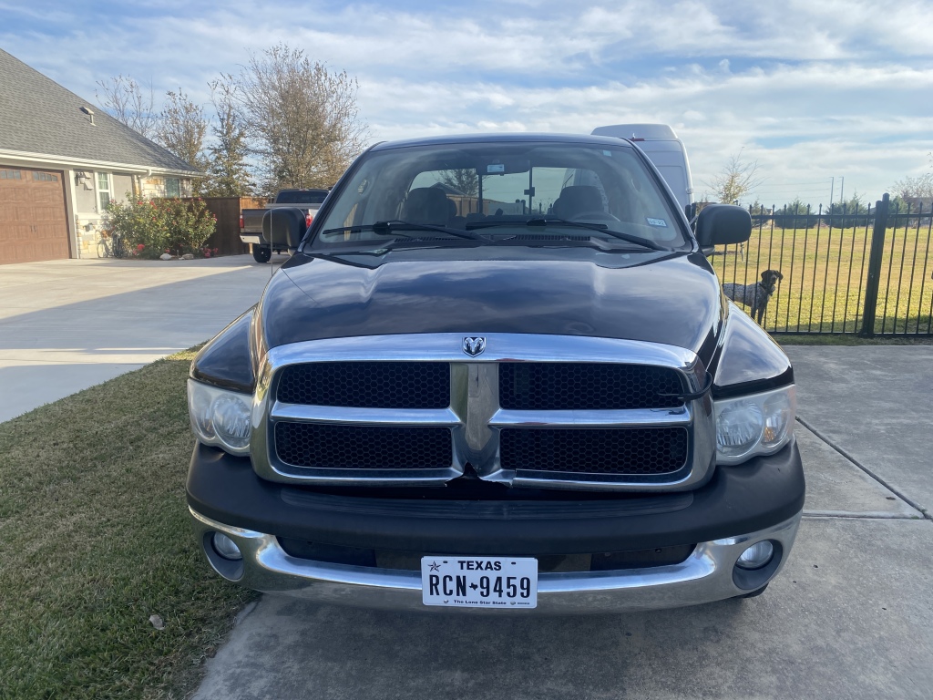 2022/03(March)/3-Dodge-Vehicles/2021-12-01-Dodge-2004Pickup-New-Plates-broken-grill.JPG
