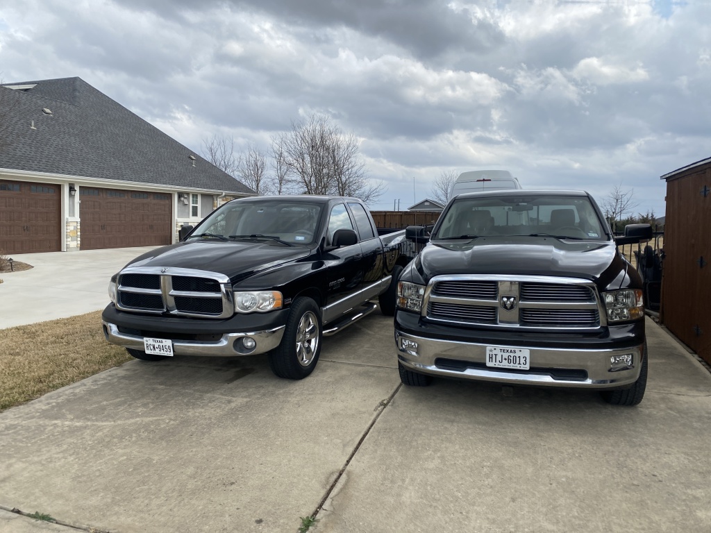 2022/03(March)/3-Dodge-Vehicles/1024x768_2022-03-05-Three-Dodge-Vehicles-2.JPG