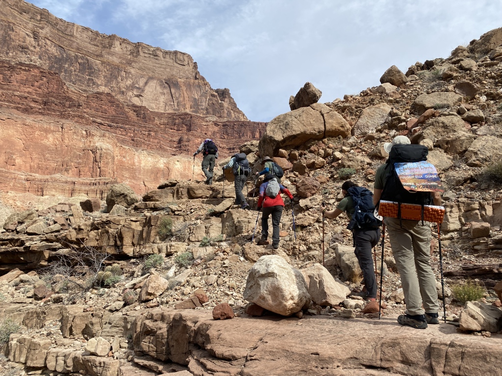 2022/03(March)/Grand-Canyon-Crew8787/1024x768_2022-03-16-Grand-Canyon-126-Carl-Guy-Nicole-Quade-Addison-Ben.JPG