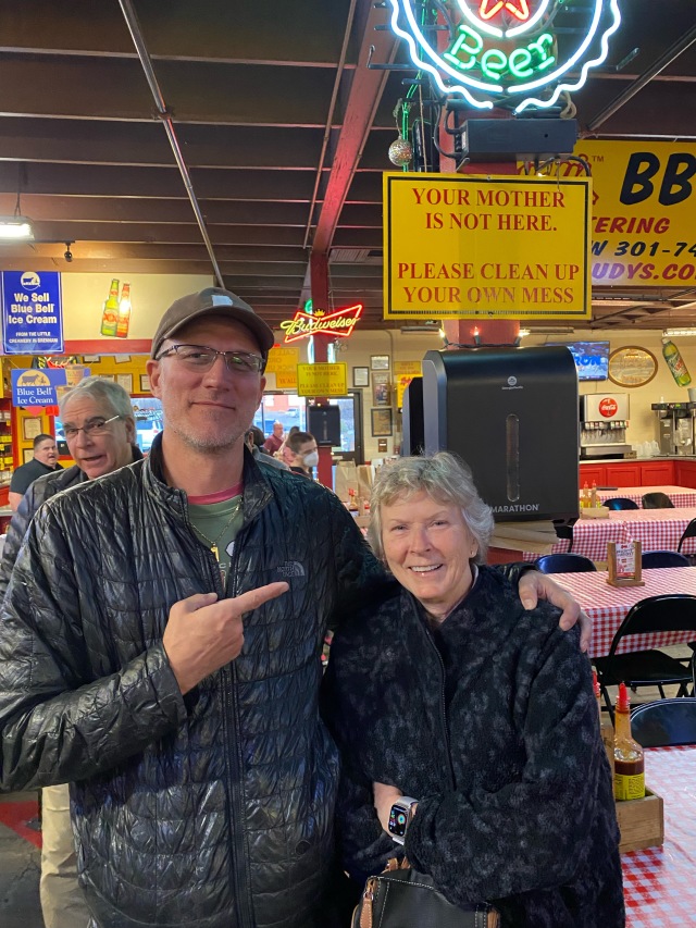 2022/03(March)/Grand-Canyon-Crew8787/640x480_2022-03-12-Grand-Canyon-009-Travis-Janeen-at-Rudys-with-Sign-Guy.JPEG