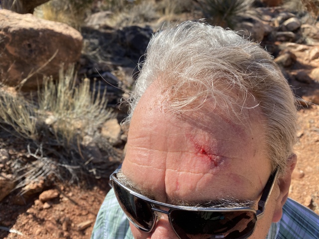 2022/03(March)/Grand-Canyon-Crew8787/640x480_2022-03-14-Grand-Canyon-062-Guy-head-bump.JPG