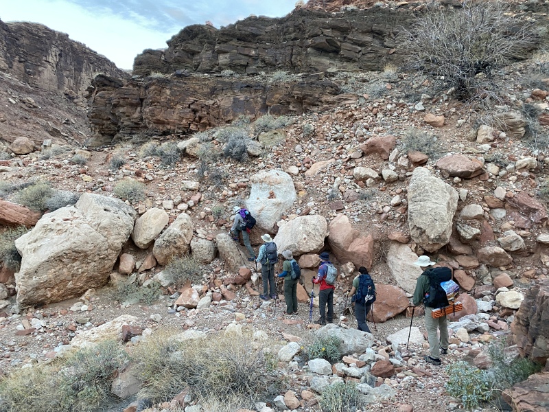 2022/03(March)/Grand-Canyon-Crew8787/800x600_2022-03-16-Grand-Canyon-106-Carl-Guy-Nicole-Quade-Addison-Ben.JPG