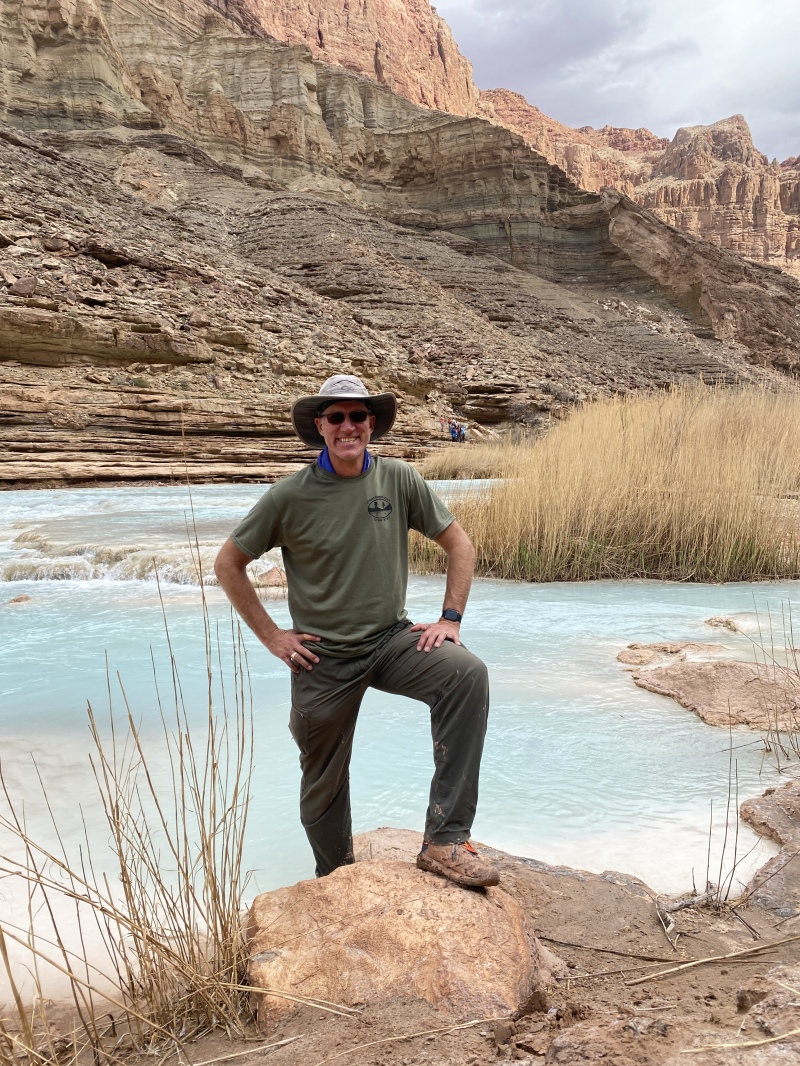2022/03(March)/Grand-Canyon-Crew8787/800x600_2022-03-16-Grand-Canyon-161-Travis-muddy-shoes.JPG