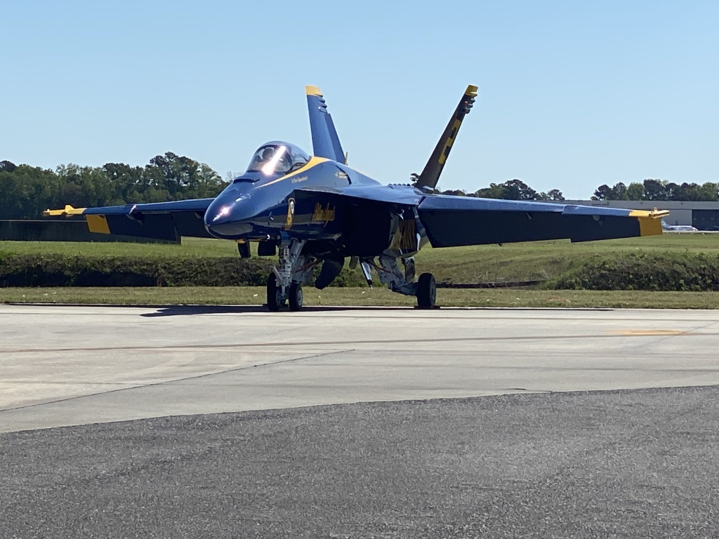 2022/04(April)/Blue-Angels-Airshow/1024x768_2022-04-10-Blue-Angeles-Charleston-SC-018.JPG