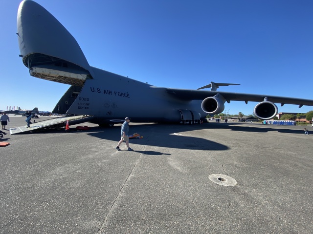 2022/04(April)/Blue-Angels-Airshow/640x480_2022-04-10-Blue-Angeles-Charleston-SC-005.JPG
