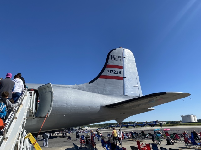 2022/04(April)/Blue-Angels-Airshow/640x480_2022-04-10-Blue-Angeles-Charleston-SC-011.JPG
