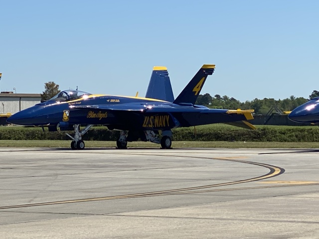 2022/04(April)/Blue-Angels-Airshow/640x480_2022-04-10-Blue-Angeles-Charleston-SC-019.JPG