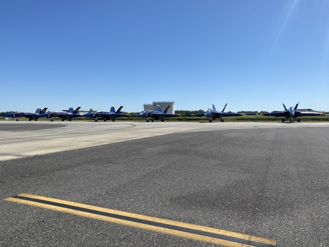 2022/04(April)/Blue-Angels-Airshow/640x480_2022-04-10-Blue-Angeles-Charleston-SC-020.JPG